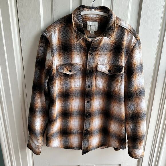 American Eagle Classic Fit Plaid Flannel Button Down Shirt - Picture 2 of 9